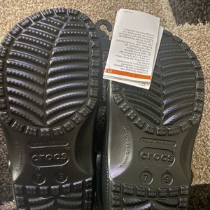 Women crocs size 9,